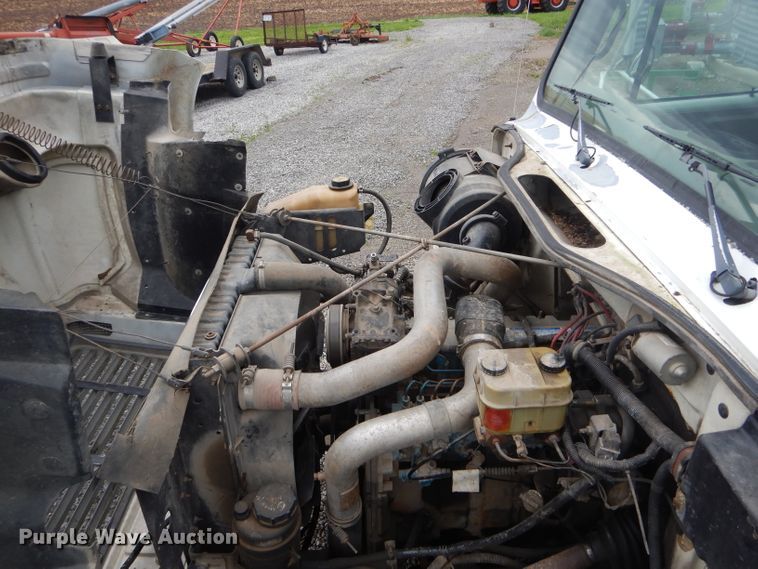 image for item DF3107 1997 International 4700 box truck