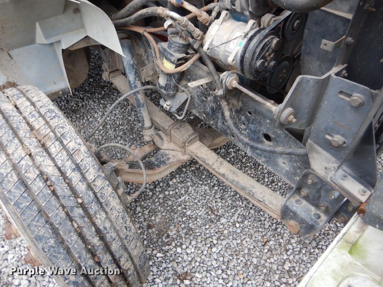 image for item DF3107 1997 International 4700 box truck