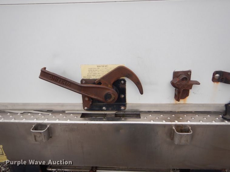 image for item DF3107 1997 International 4700 box truck