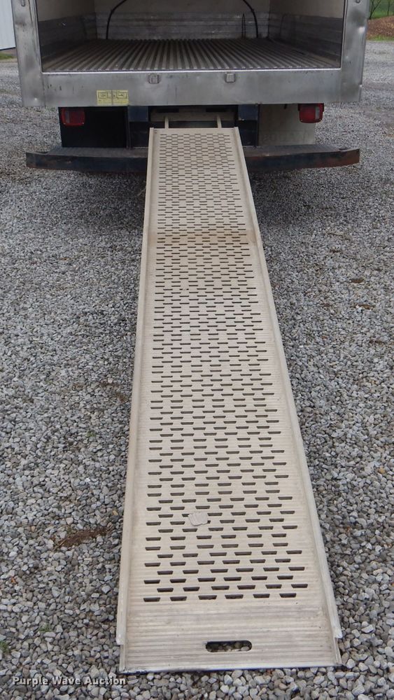 image for item DF3107 1997 International 4700 box truck