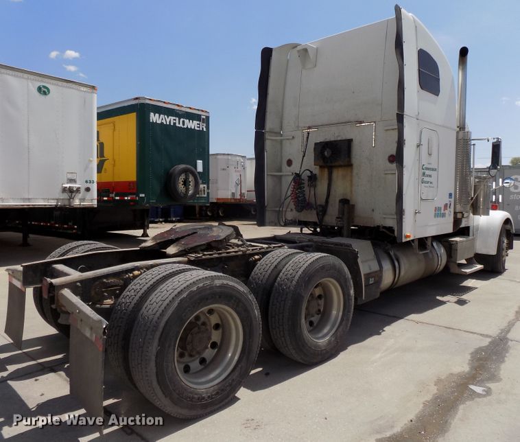 image for item DG2569 2003 Freightliner FLD132 XL Classic semi truck