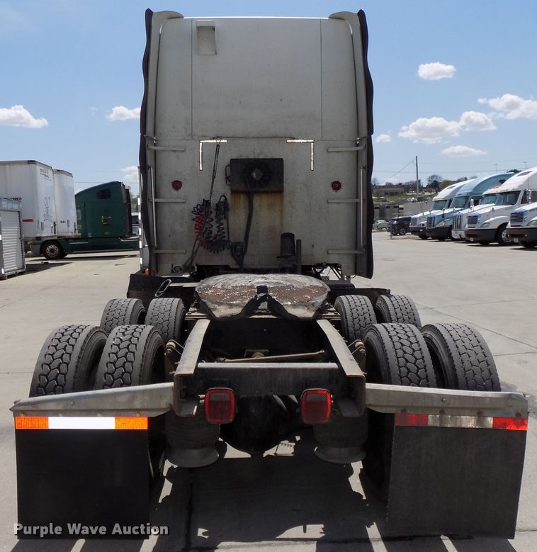 image for item DG2569 2003 Freightliner FLD132 XL Classic semi truck