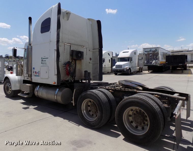 image for item DG2569 2003 Freightliner FLD132 XL Classic semi truck