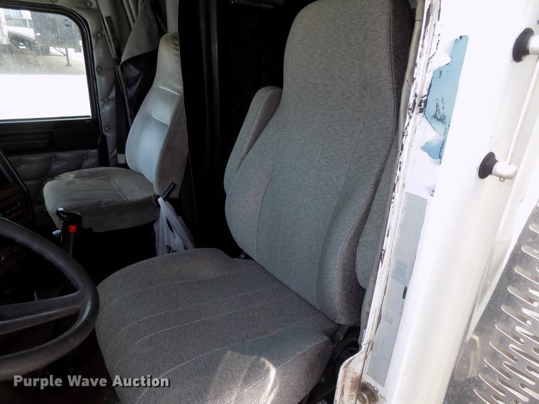 image for item DG2569 2003 Freightliner FLD132 XL Classic semi truck