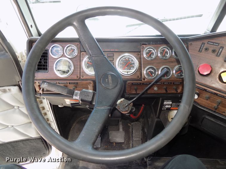 image for item DG2569 2003 Freightliner FLD132 XL Classic semi truck