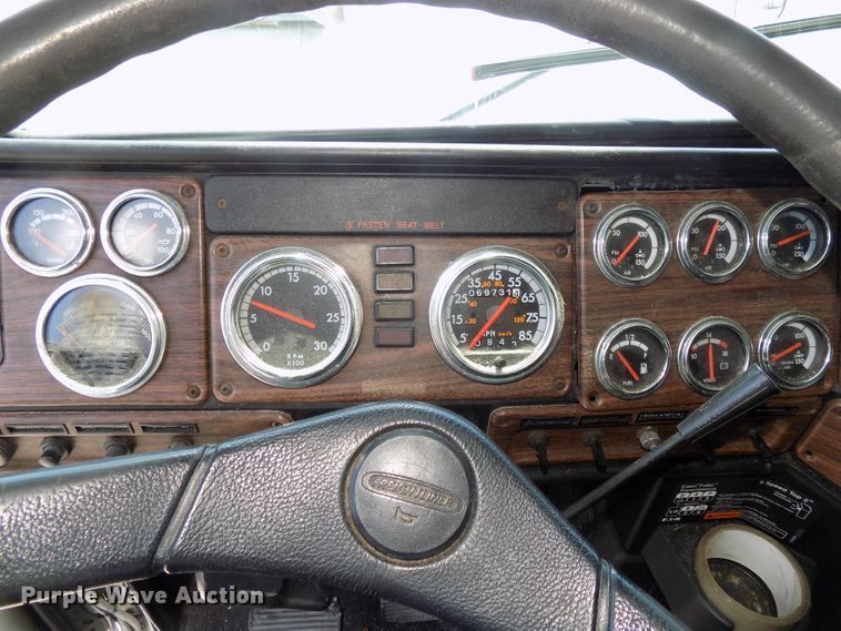 image for item DG2569 2003 Freightliner FLD132 XL Classic semi truck