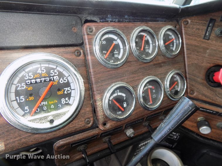 image for item DG2569 2003 Freightliner FLD132 XL Classic semi truck