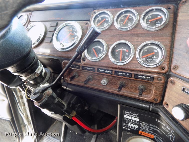 image for item DG2569 2003 Freightliner FLD132 XL Classic semi truck