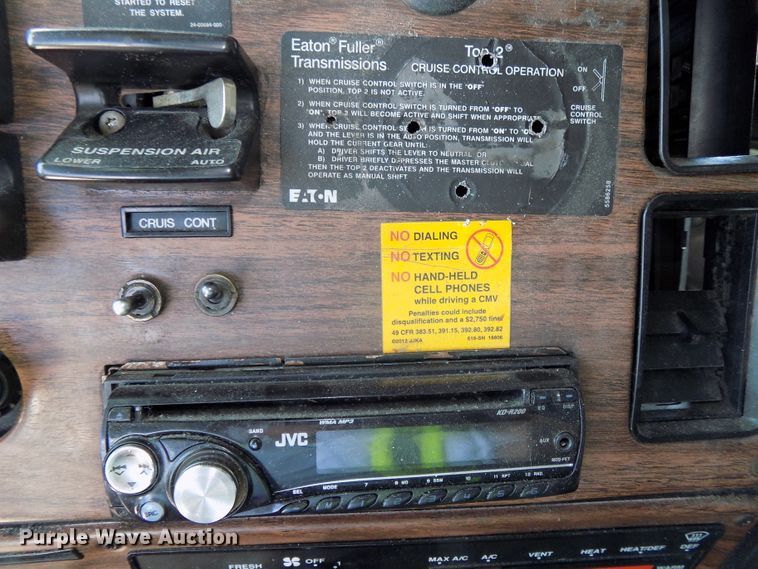 image for item DG2569 2003 Freightliner FLD132 XL Classic semi truck