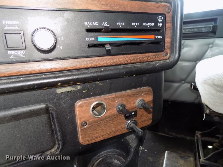 image for item DG2569 2003 Freightliner FLD132 XL Classic semi truck