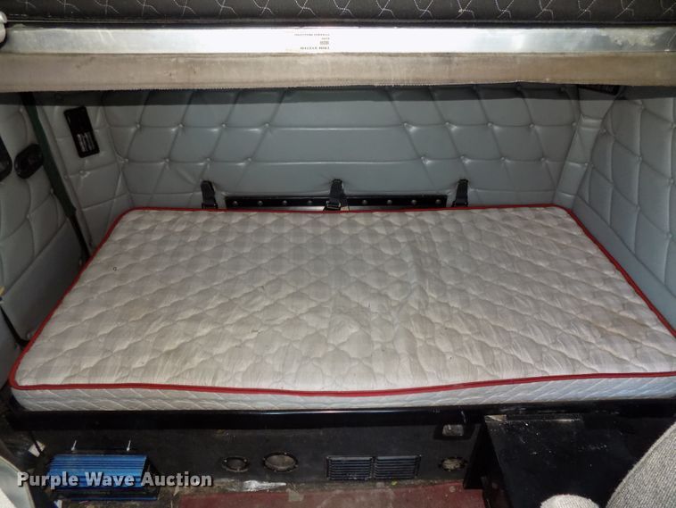 image for item DG2569 2003 Freightliner FLD132 XL Classic semi truck