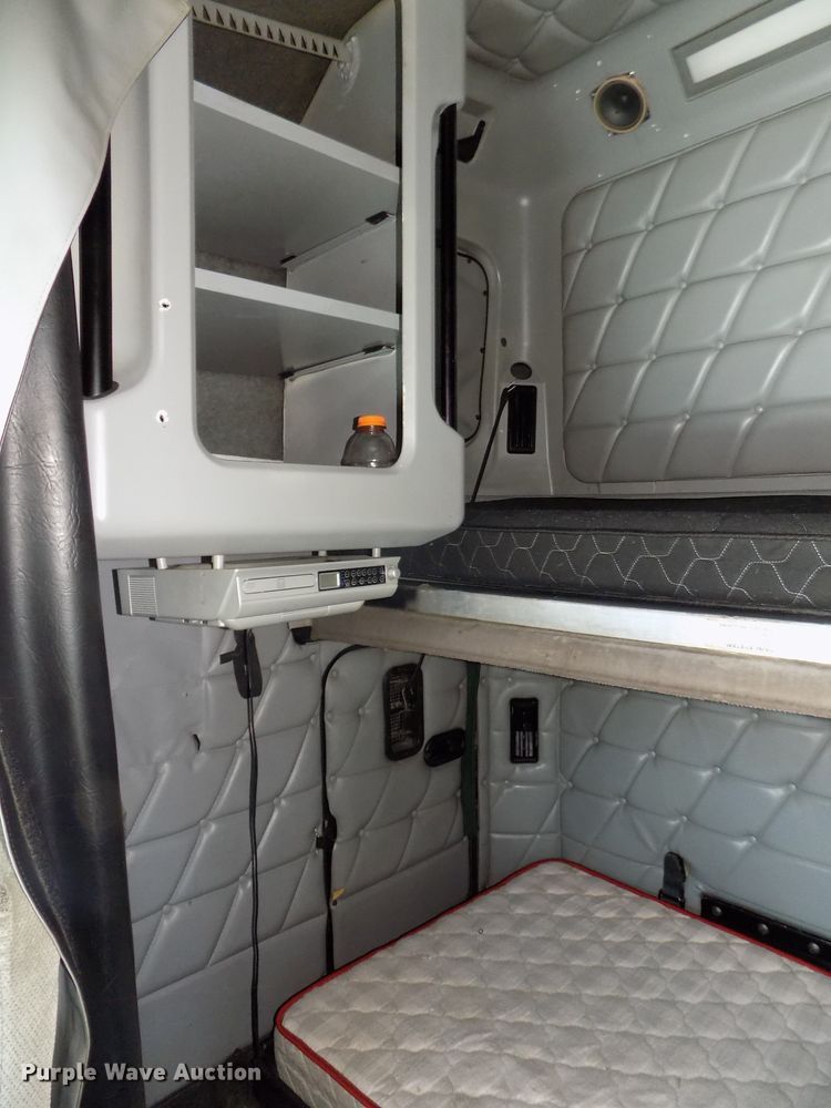 image for item DG2569 2003 Freightliner FLD132 XL Classic semi truck