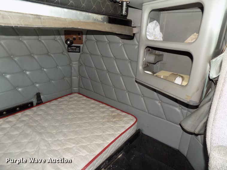 image for item DG2569 2003 Freightliner FLD132 XL Classic semi truck