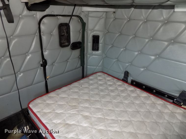 image for item DG2569 2003 Freightliner FLD132 XL Classic semi truck