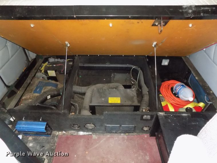 image for item DG2569 2003 Freightliner FLD132 XL Classic semi truck