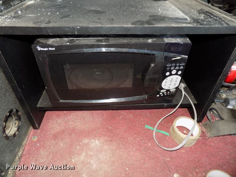 image for item DG2569 2003 Freightliner FLD132 XL Classic semi truck