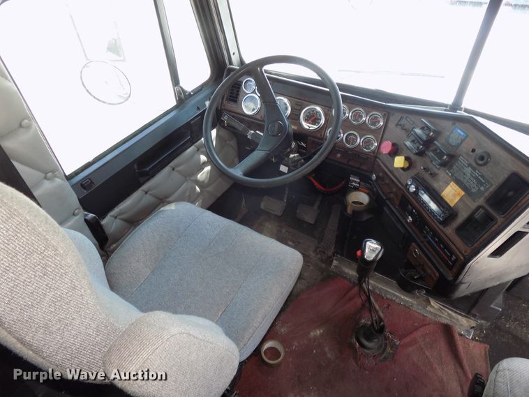 image for item DG2569 2003 Freightliner FLD132 XL Classic semi truck