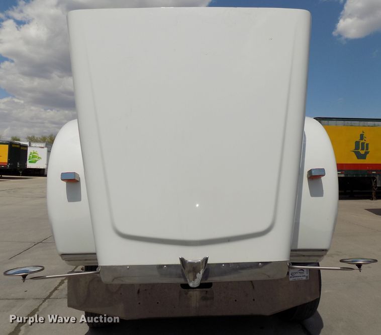 image for item DG2569 2003 Freightliner FLD132 XL Classic semi truck