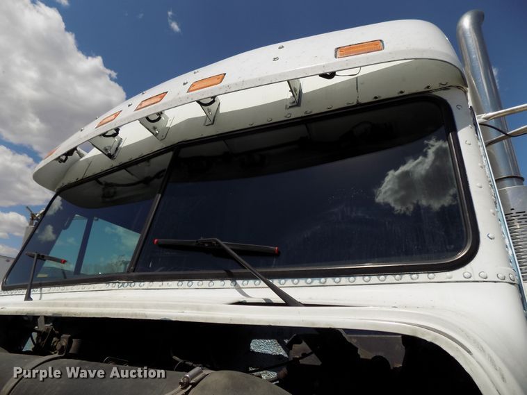 image for item DG2569 2003 Freightliner FLD132 XL Classic semi truck