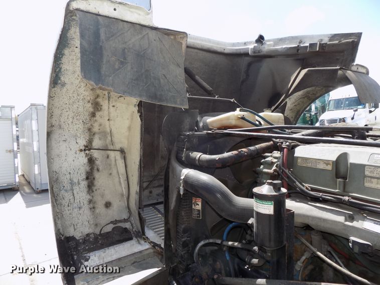 image for item DG2569 2003 Freightliner FLD132 XL Classic semi truck