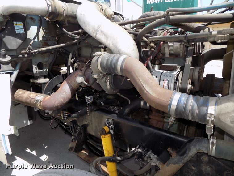 image for item DG2569 2003 Freightliner FLD132 XL Classic semi truck