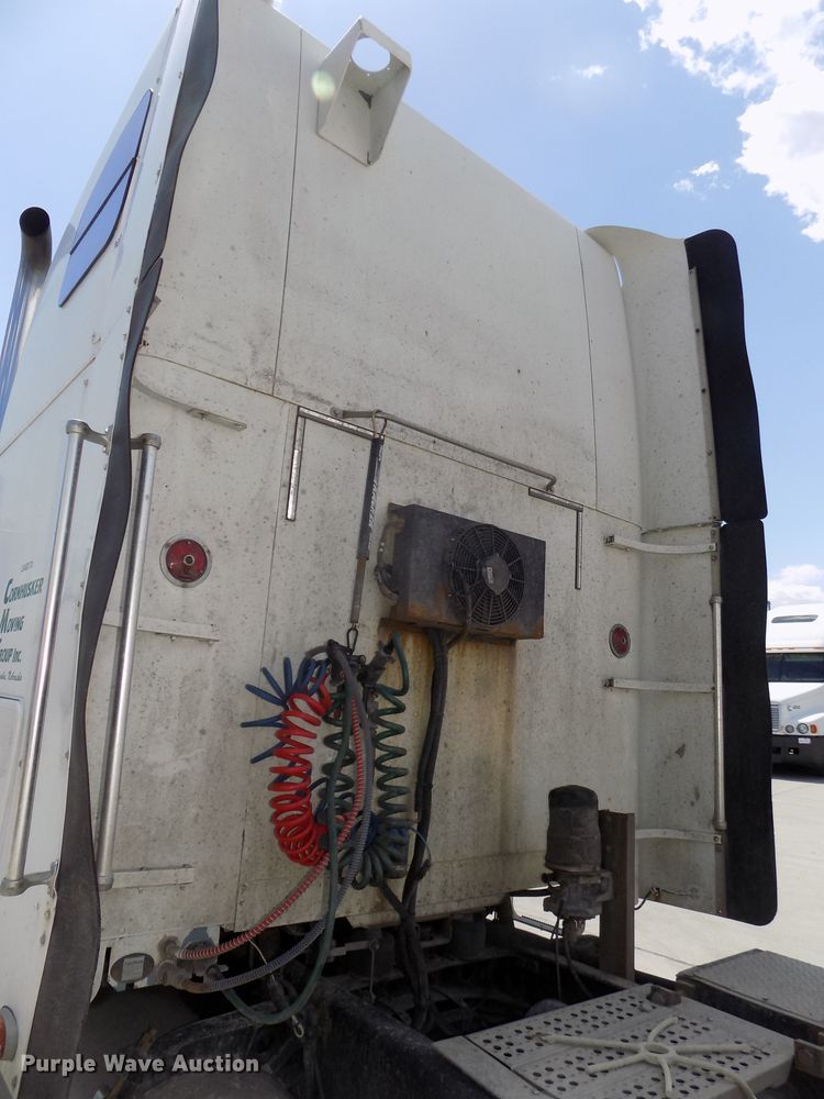 image for item DG2569 2003 Freightliner FLD132 XL Classic semi truck