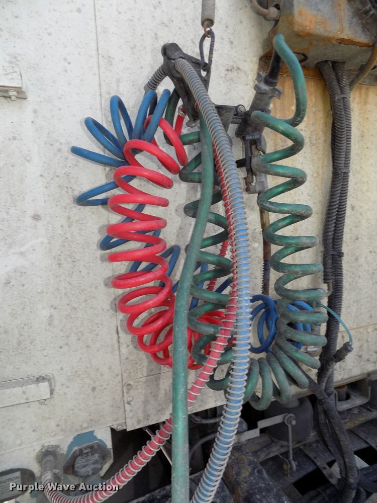 image for item DG2569 2003 Freightliner FLD132 XL Classic semi truck