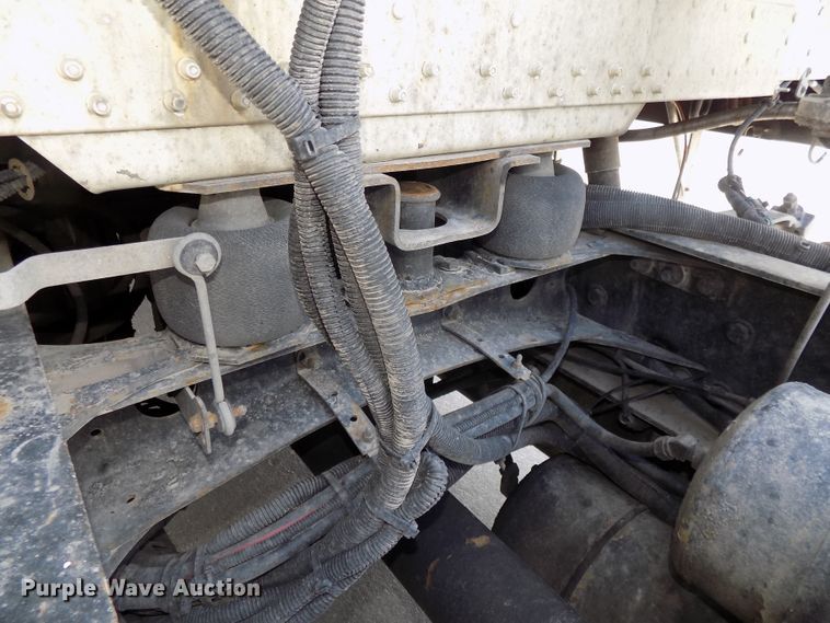 image for item DG2569 2003 Freightliner FLD132 XL Classic semi truck