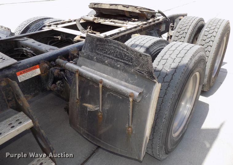 image for item DG2569 2003 Freightliner FLD132 XL Classic semi truck