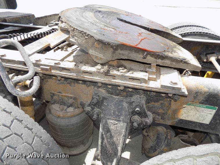 image for item DG2569 2003 Freightliner FLD132 XL Classic semi truck