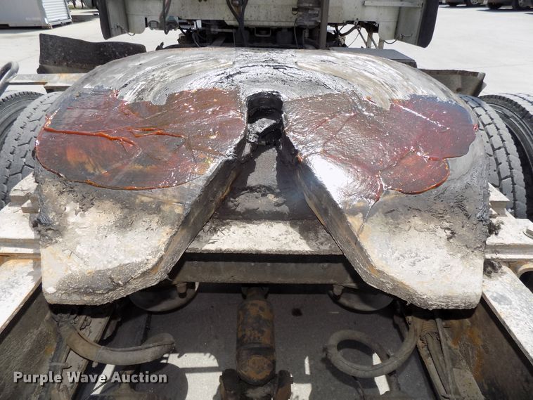 image for item DG2569 2003 Freightliner FLD132 XL Classic semi truck