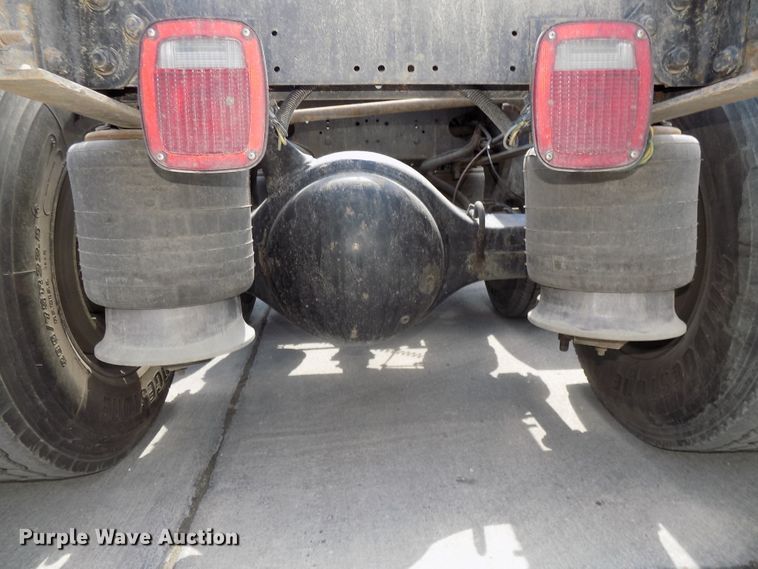 image for item DG2569 2003 Freightliner FLD132 XL Classic semi truck