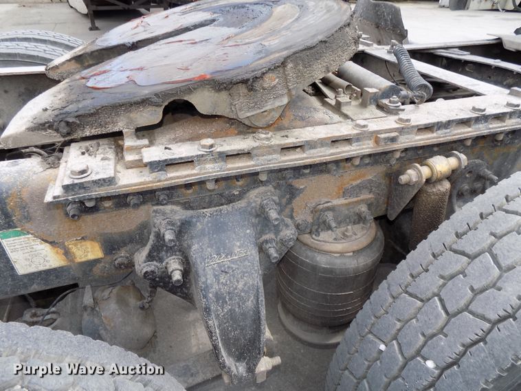 image for item DG2569 2003 Freightliner FLD132 XL Classic semi truck