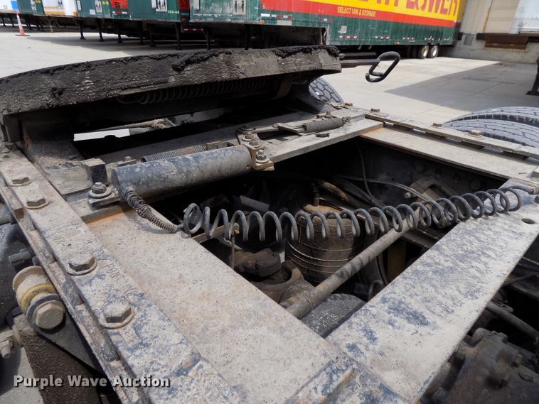 image for item DG2569 2003 Freightliner FLD132 XL Classic semi truck