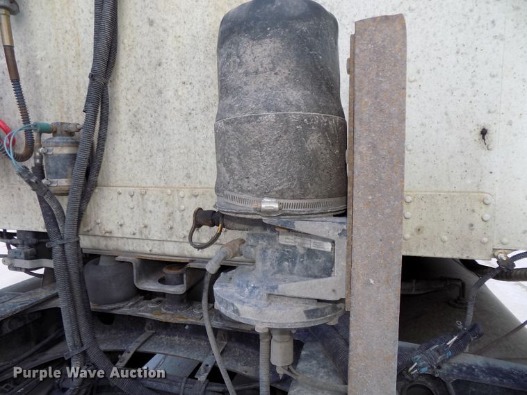 image for item DG2569 2003 Freightliner FLD132 XL Classic semi truck