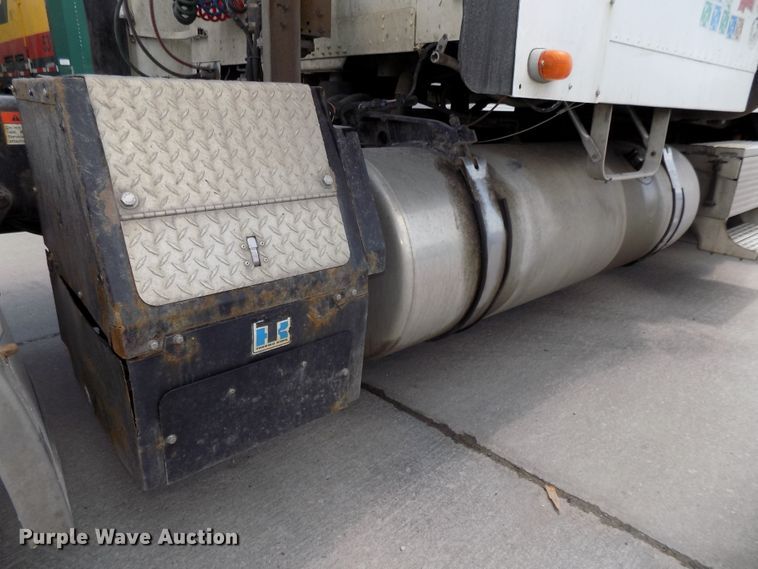 image for item DG2569 2003 Freightliner FLD132 XL Classic semi truck