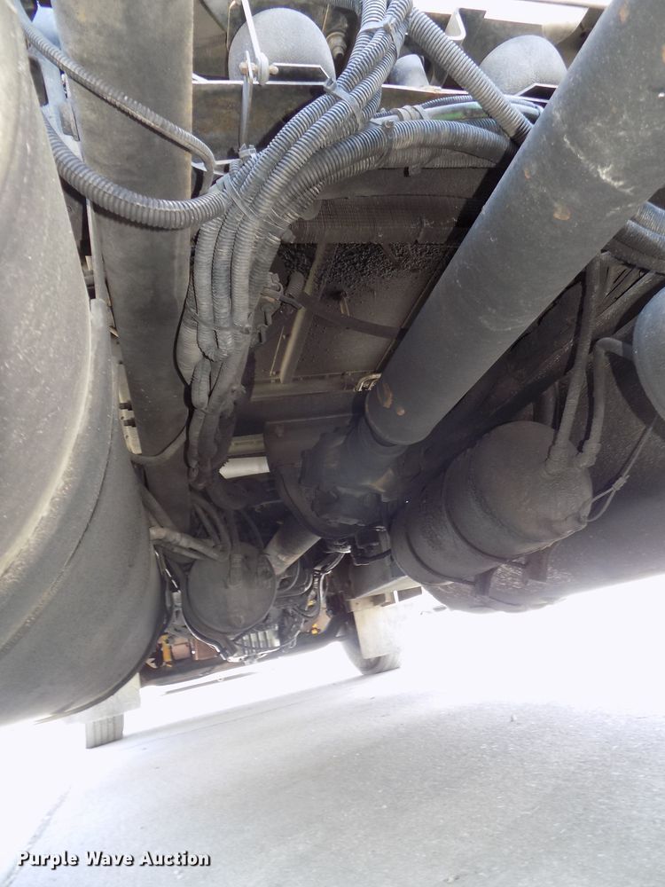 image for item DG2569 2003 Freightliner FLD132 XL Classic semi truck