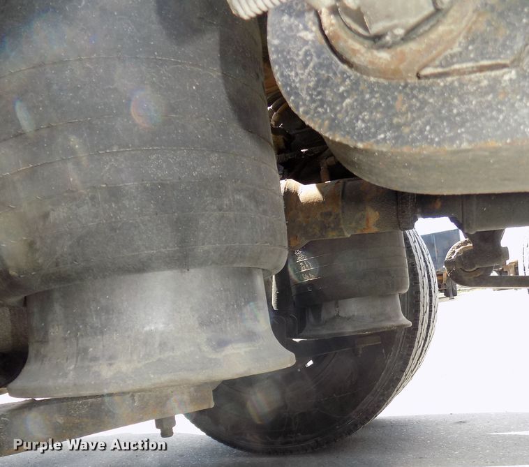 image for item DG2569 2003 Freightliner FLD132 XL Classic semi truck