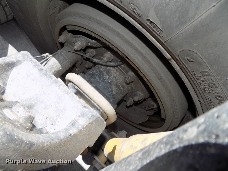 image for item DG2569 2003 Freightliner FLD132 XL Classic semi truck