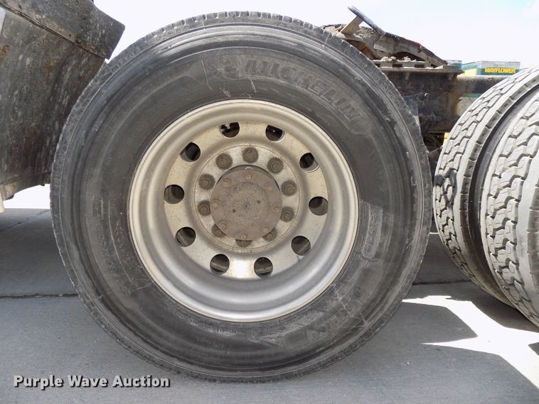 image for item DG2569 2003 Freightliner FLD132 XL Classic semi truck