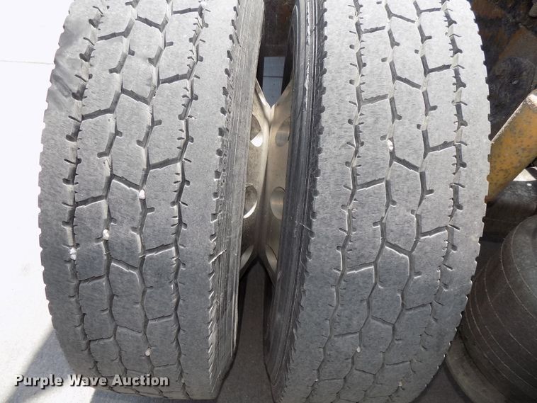 image for item DG2569 2003 Freightliner FLD132 XL Classic semi truck