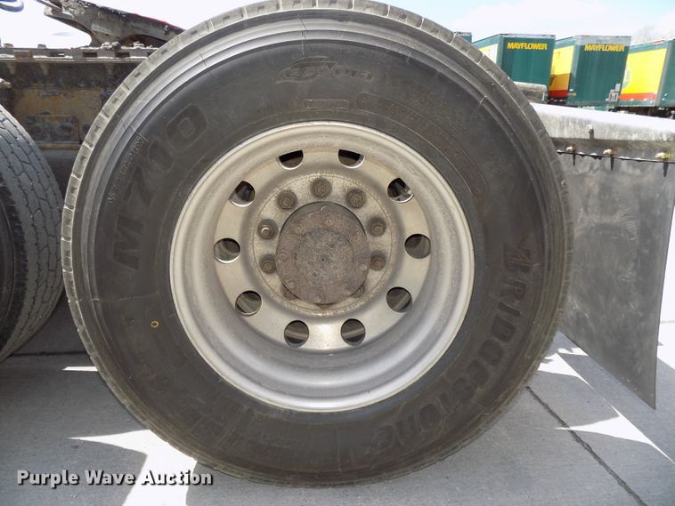 image for item DG2569 2003 Freightliner FLD132 XL Classic semi truck