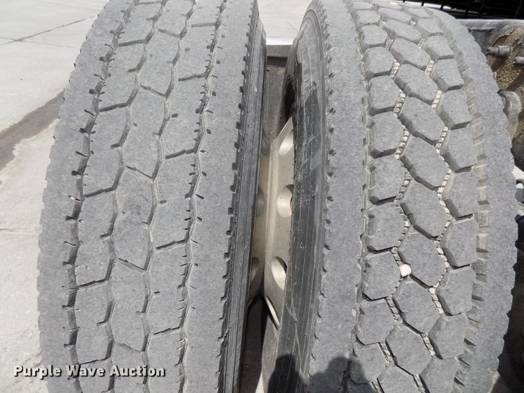 image for item DG2569 2003 Freightliner FLD132 XL Classic semi truck