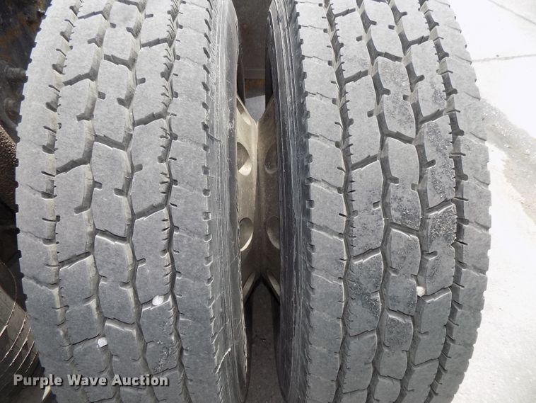 image for item DG2569 2003 Freightliner FLD132 XL Classic semi truck