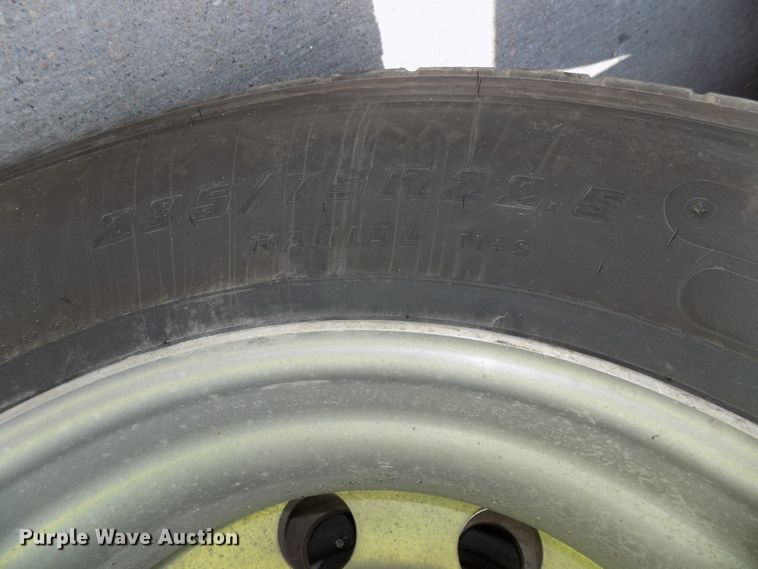 image for item DG2569 2003 Freightliner FLD132 XL Classic semi truck