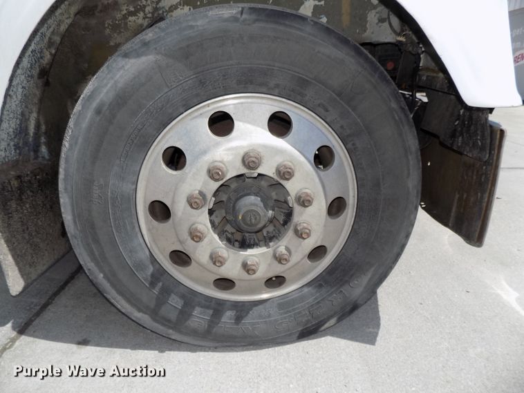 image for item DG2569 2003 Freightliner FLD132 XL Classic semi truck