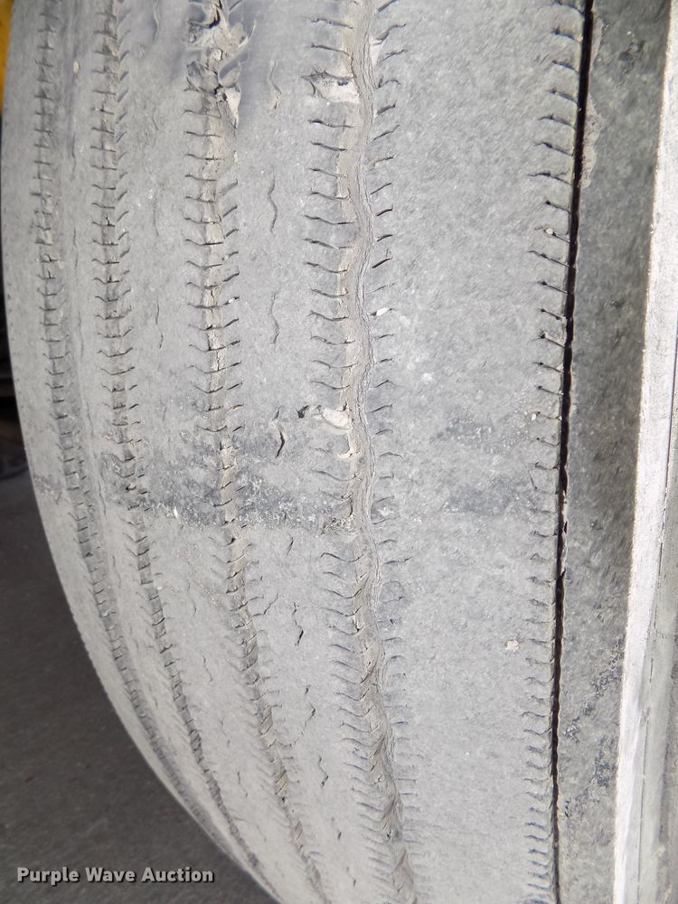 image for item DG2569 2003 Freightliner FLD132 XL Classic semi truck