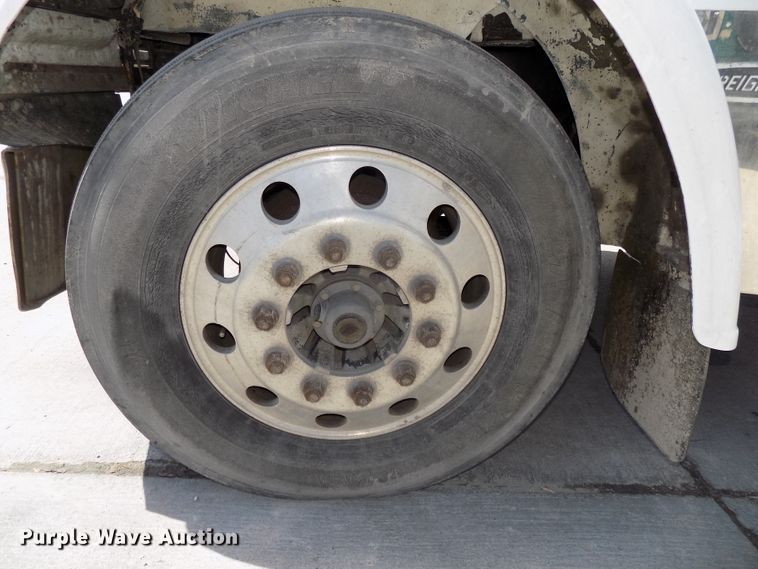 image for item DG2569 2003 Freightliner FLD132 XL Classic semi truck