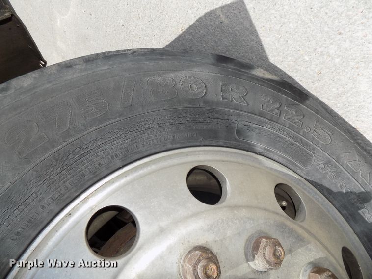 image for item DG2569 2003 Freightliner FLD132 XL Classic semi truck