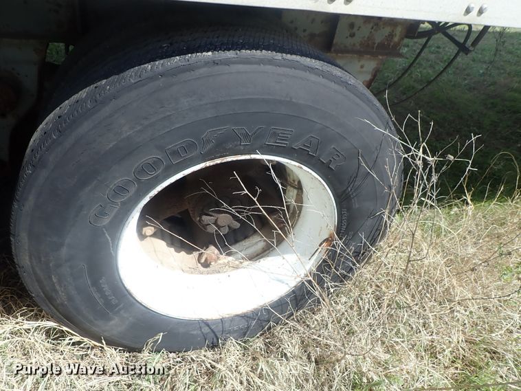 image for item DG3058 1988 Freuhauf FB915F248LLT dry van trailer